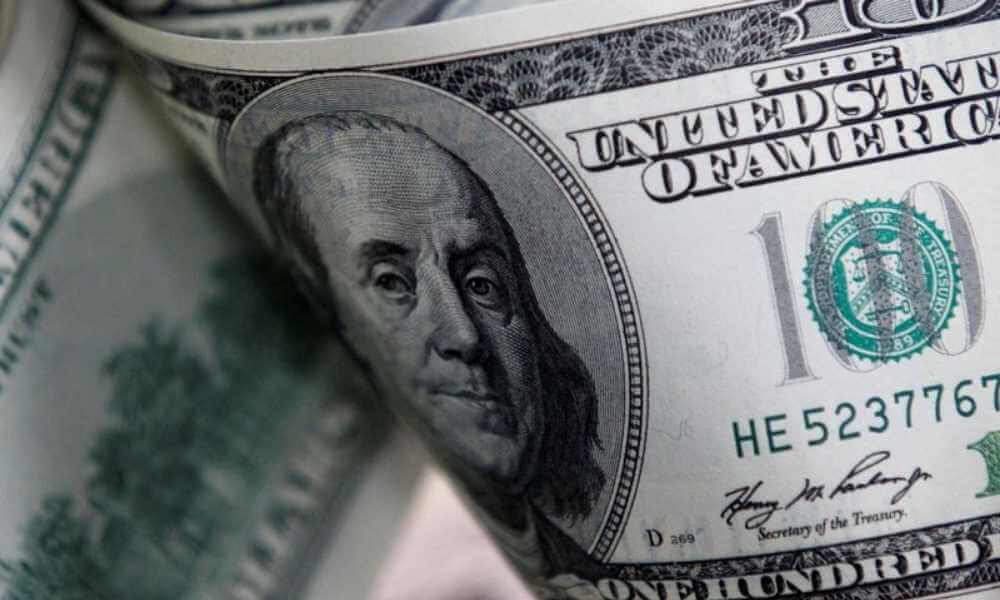 Dollar hits two-week peak to yen amid U.S. yield rise